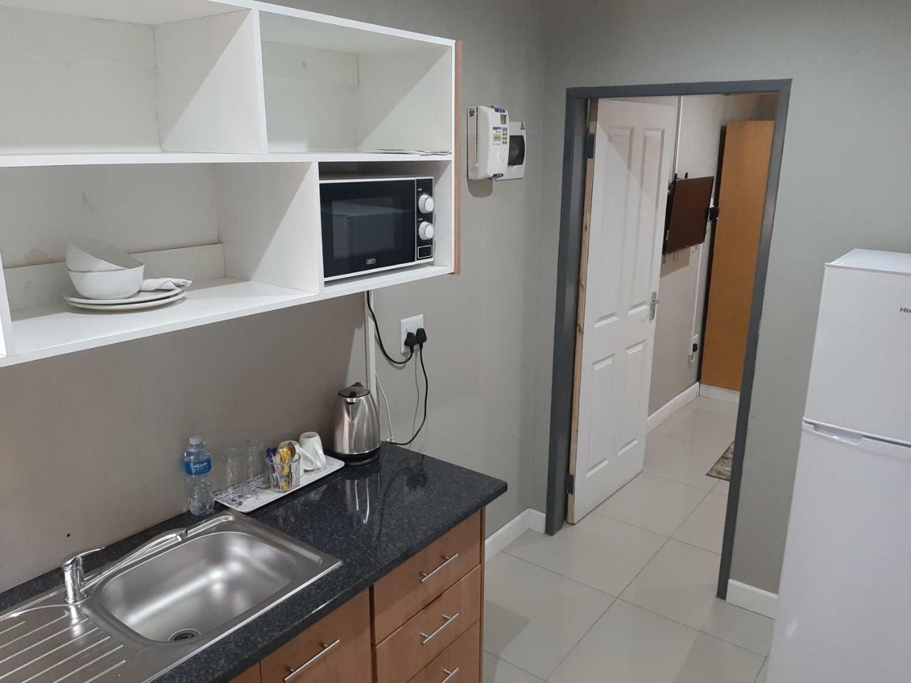 Lux Rooms On 37 بلومفونتين المظهر الخارجي الصورة